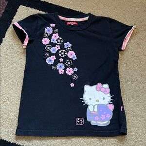 🌸Hello Kitty Girls Tshirt / Size 120 which equals 5T in US sizes